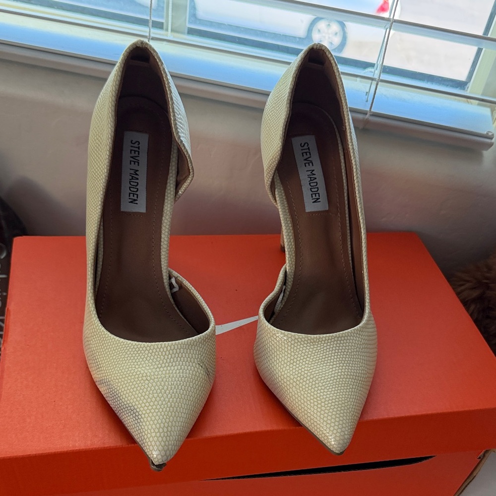 Steve Madden Textured Cream Heels